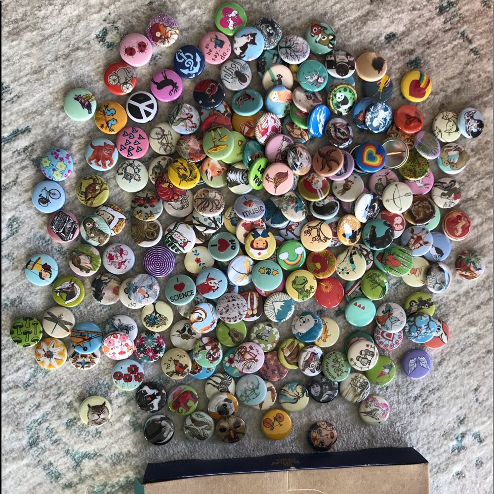 The Button Girl 200 new  pins